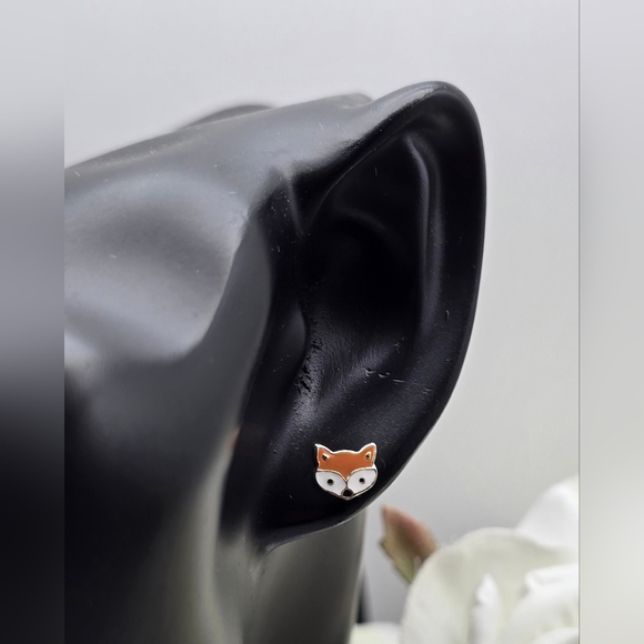 ❤️ FOX STERLING SILVER STUD EARRINGS - Picture 2 of 4